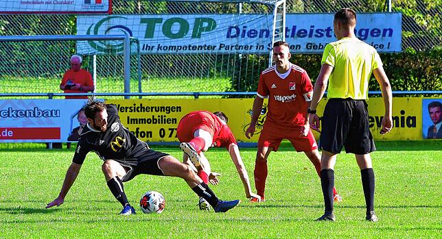 Bild 33: FC Wallbach dreht die Partie und gewinnt mit 3:2 gegen den FC RW Weilheim &ndash; und wir haben die Bilder!