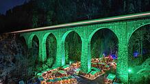 Die Brücke der Höllentalbahn bietet eine einzigartige Kulisse für den Weihnachtsmarkt in der Ravennaschlucht.