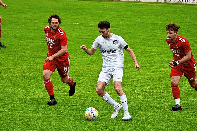 Bild 15: VfR Bad Bellingen besiegt den FC Schönau mit 3:1 &ndash; und wir haben Bilder!