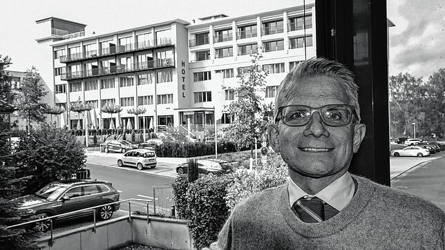 Constantin Papst ist im Alter von 51 Jahren nach schwerer Krankheit gestorben. Auf dem Archivbild von 2019 ist im Hintergrund das Hotel ...