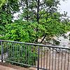 Hochwassereinsatz in Bermatingen am 1. Juni. Die Seefelder Aach überflutet die Ufer, wie hier bei der Brücke in Ahausen neben dem ...
