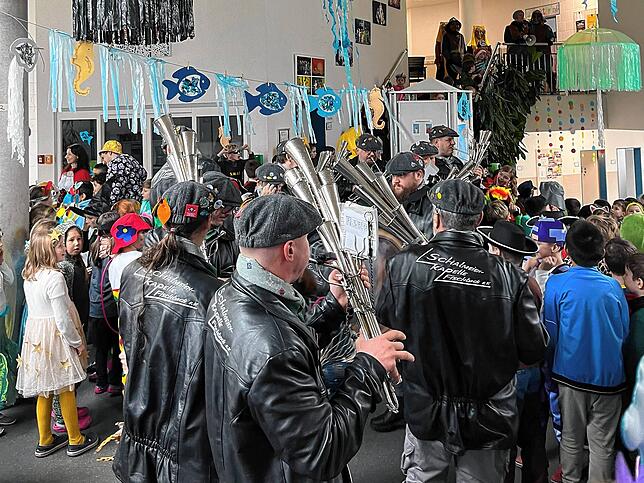 Bild 19: Fischbacher Schule am „Schmotzigen“: Fasnacht in Bildern – Die besten Momentaufnahmen!