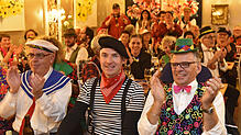 Beim Gaudimusikobed sorgt das &bdquo;s&lsquo;Fasnetkommando tritt&lsquo;s badische Herz&ldquo; für närrische Stimmung im Café Hengstler.