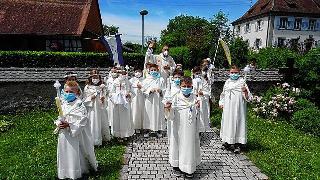Im zweiten Gottesdienst feierten in Seefelden folgende Kinder ihre Erstkommunion: Mia Bühler, Leandro Cecere, Bartosz Jarzecki, Layla ...