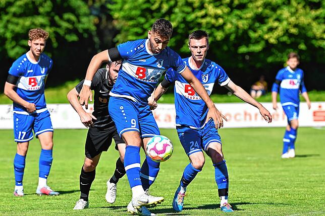 Bild 4: FC Erzingen steigt nach 3:2 gegen FC Emmendingen in die Landesliga auf &ndash; wir haben Bilder!