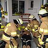 Die Stettener Feuerwehrleute sichern eine vermeintlich verletzte Person. Einige von ihnen sind erfahren, Jungfeuerwehrmann Robin ...