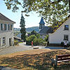 Einzige Begegnungsmöglichkeit für die Dorfgemeinschaft und Gruppen in Andelshofen bietet derzeit das Erdgeschoss im alten Schulhaus. Da ...