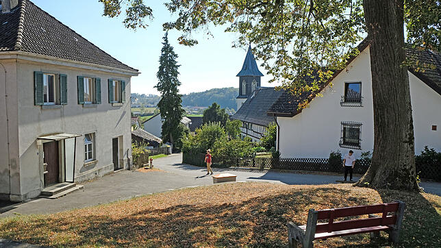 Einzige Begegnungsmöglichkeit für die Dorfgemeinschaft und Gruppen in Andelshofen bietet derzeit das Erdgeschoss im alten Schulhaus. Da ...