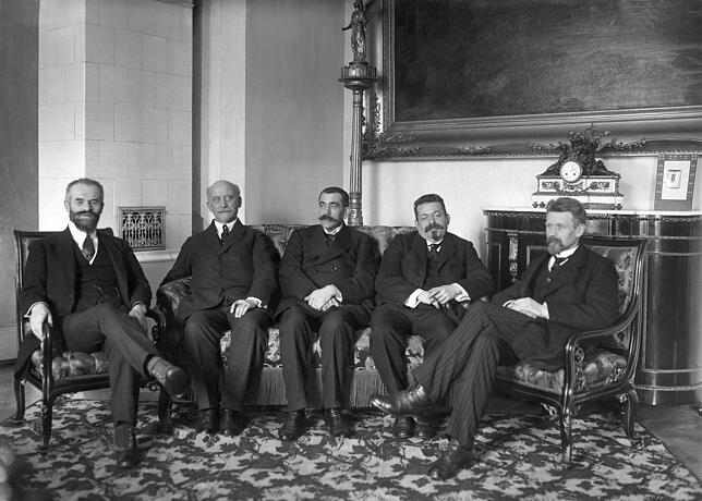 Ein Blick auf die bürgerlich-konservativen Repräsentanten der SPD Anfang 1919. Von links: der künftige Justizminister Otto Landsberg, ...