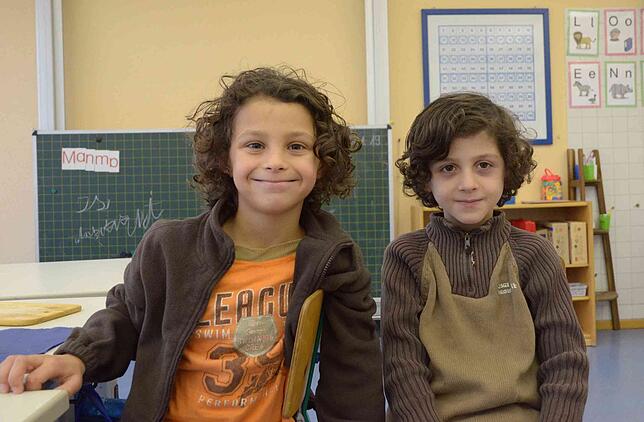 Omar und Yussef, beide 7, fühlen sich so richtig wohl in der VKL-Klasse, die sie nun bereits seit neun Monaten besuchen. Sie sind auch ...