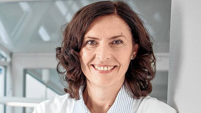 Dr. Dolores de Mattia, ist und bleibt Chefärztin der Klinik für Gefäßchirurgie.