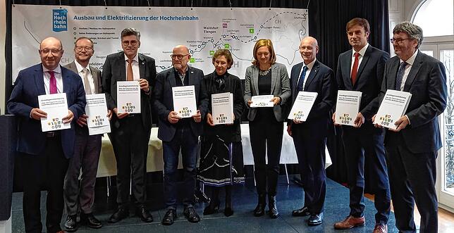 Die Kosten für den Betrieb des neuen Hochrhein-Bodensee-Express teilen sich Partner aus Deutschland und der Schweiz. Die ...