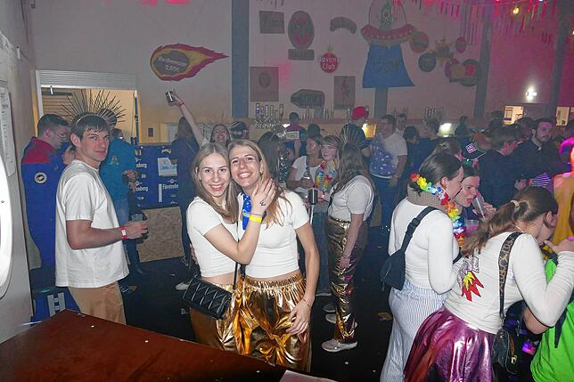 Bild 8: Landjugendliche feiern gemeinsam Fasnacht