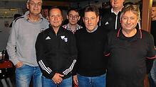 Die anwesenden Geehrten vom FC Wehr sind: (von links) Bernhard Stehle, Jörg Schick, Alber Hilbold, Jürgen Kaiser, Christian Bender und ...
