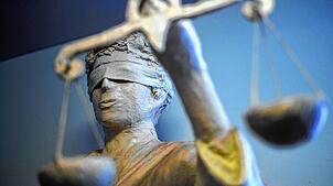 Streit und Tätlichkeiten statt fröhlicher Kneipentour zum Junggesellenabschied: Wegen Beleidigung und Hausfriedensbruchs wurde der ...