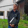 Bauunternehmer Andreas Mayer würde gern auf diesem Grundstück an der Konstanzer Straße in Allensbach ein Ärztehaus realisieren.