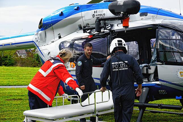 Polizeihubschrauber sind in den Rettungsdienst nicht eingebunden, können für spezielle Fälle aber von der Leitstelle angefordert werden. ...