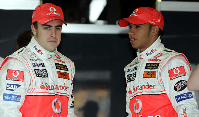 Fernando Alonso (links) kam bei McLaren 2007 mit dem Neuling Lewis Hamilton nicht wirklich zurecht. Der Spanier sah seine ...