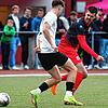 Zusatzaufgabe beim FC Schönau: Urgestein Niklas Lais (rechts, gegen Marco Hanser von der SG FC Wehr/Brennet) wird in der neuen Saison ...
