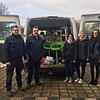 Fertig zur Abfahrt nach Stuttgart: Die Hausmeister Michael Kaleß (von links) und Ottmar Keller sowie Selina Löffler, ...
