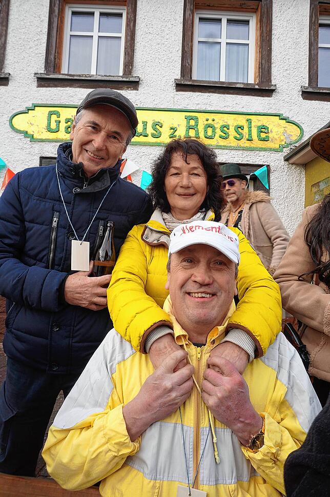 Bild 16: Narren aus Nah und Fern kommen nach Dittishausen