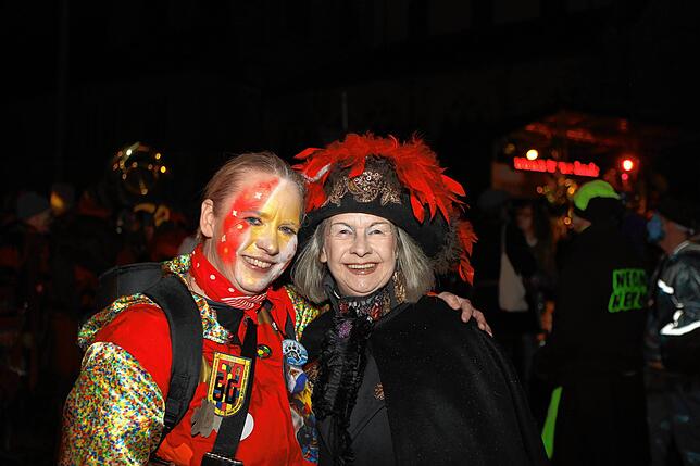 Bild 7: In der Altstadt treffen sich Hexen, Einhörner und Piraten bei der Straßenfasnacht