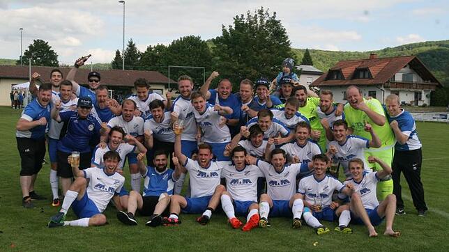 Meister: Der FC Geißlingen feiert den Meistertitel in der Kreisliga A-Ost und den ersten Bezirksliga-Aufstieg in der Vereinsgeschichte. ...
