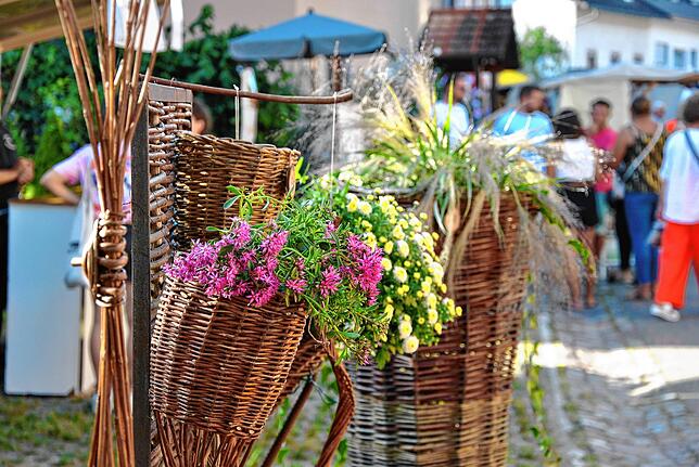 Liebevolle Dekorationen und ein stimmungsvolles Ambiente machen den Enkendorfmarkt besonders.