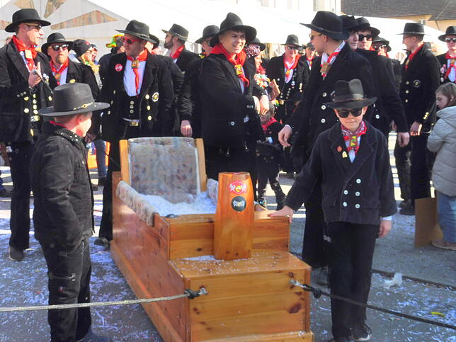 Bild 27: Fasnet-Sunntig-Umzug 2025 in Hilzingen: Farbenfrohes Treiben
