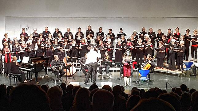 Misatango in der Aula des Campus Salem mit dem Madrigalchor Überlingen, dem Chor der Landesregierung Düsseldorf sowie der ...