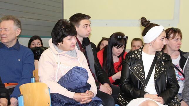 Mehr als 50 Geflüchtete aus der Ukraine, vor allem Frauen und Kinder, informierten sich am Montag im neu eröffneten Begegnungszentrum im ...