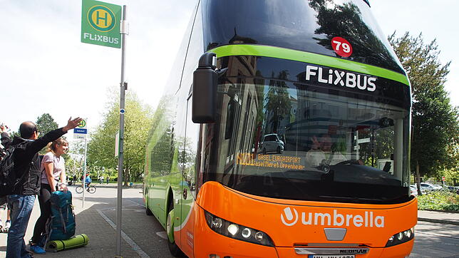 Der Flixbus bei seinem allerersten Halt in Rheinfelden im April 2018.