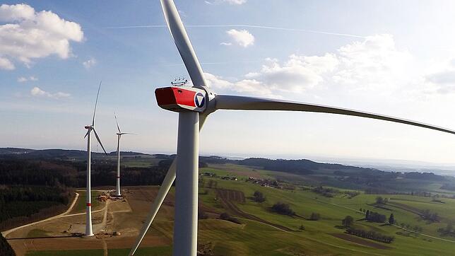 Auf dem Hilpensberg bei Denkingen drehen sich schon Windräder. Auf spitälischem Grund ganz in der Nähe sollen weitere Anlagen entstehen, ...