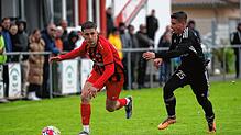 Weder der FC Bodman-Ludwigshafen (Philip Löffler, links) noch der SV Mühlhausen (Manuel Kempter) gelang ein Tor.
