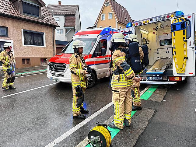 Die Feuerwehr ist mit mehreren Kräften vor Ort.