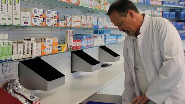 Seit 1987 ist Rainer Hinger Apotheker und hat mit Anton Siegle die Hinger-Siegle OHG gegründet, die die „Central Apotheke“ in der ...