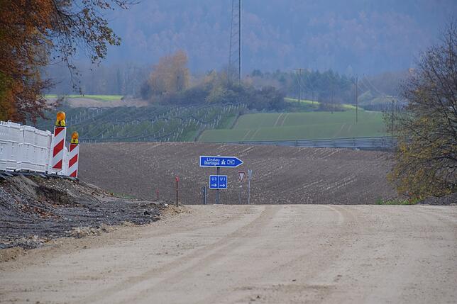 Bild 19: Fotos von der Straßenbaustelle zwischen B313 und Wahlwies aus: Alles nimmt langsam wieder Form an
