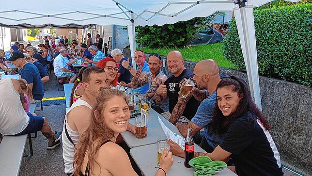 Bild 10: So schön wird beim Dorffest in Dangstetten gefeiert