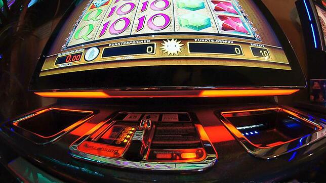 Bild : Berauscht von Glück und Geld: Im Bann der Spielautomaten