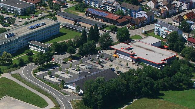 Zwischen Aldi und Rewe-Markt an der Öflinger Straße will die Drogeriemarkt-Kette dm einen Markt errichten.