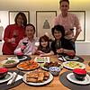 Der gebürtige Waldshuter Bernd Bornhauser mit Frau Jie Xu (links), Tochter Laura (Mitte), sowie den Schwiegereltern.