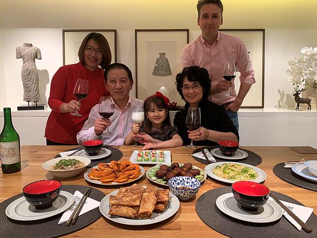 Der gebürtige Waldshuter Bernd Bornhauser mit Frau Jie Xu (links), Tochter Laura (Mitte), sowie den Schwiegereltern.