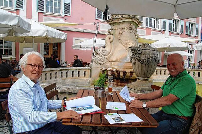 Clemens Willmann und Roland Ketterer besprechen die nächsten Schritte.