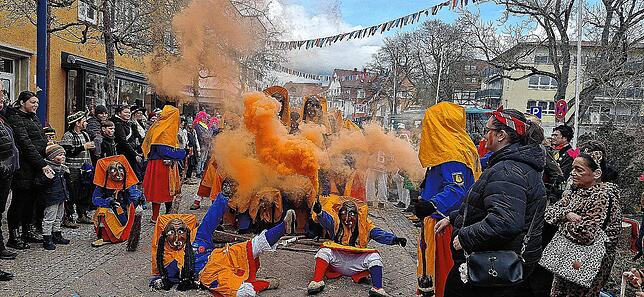 Bild 14: Der Montagsumzug in Bad Dürrheim setzt den gutgelaunten Punkt unter die diesjährige Fasnet &ndash; Teil 2