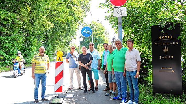 Kritisieren die neue Verkehrsregelung am Hörnle, v.l.: Manfred Hölzl (2. Vorsitzender der Dehoga-Kreisstelle Konstanz), Bernd Kunkel ...