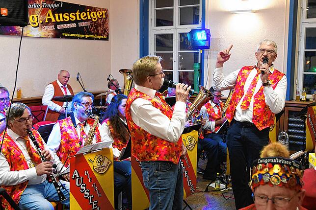 Bild 18: Jubiläumsbier und ein neuer Ehrengerstensafter: Bilder vom 44. Bieranstich in Gottmadingen