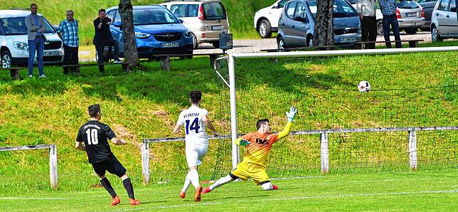 Bild 7: FC Erzingen siegt mit 6:3 bei der Spvgg. Brennet-Öflingen &ndash; und wir haben die Bilder!