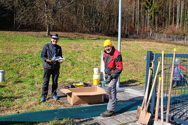 Engagement: Der Vorsitzende Martin Junginger (rechts) bei einem der Arbeitseinsätze der Egginger Natur- und Umweltschutz AG. Links ist ...