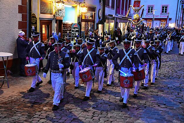 Bild 16: Jetzt haben die Villinger Narren das Regiment in der Stadt