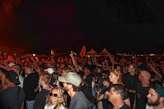 Bild 30: Elektro-Fans versammeln sich am See: Klein Venedig wird am Samstagabend zur Freiluftparty